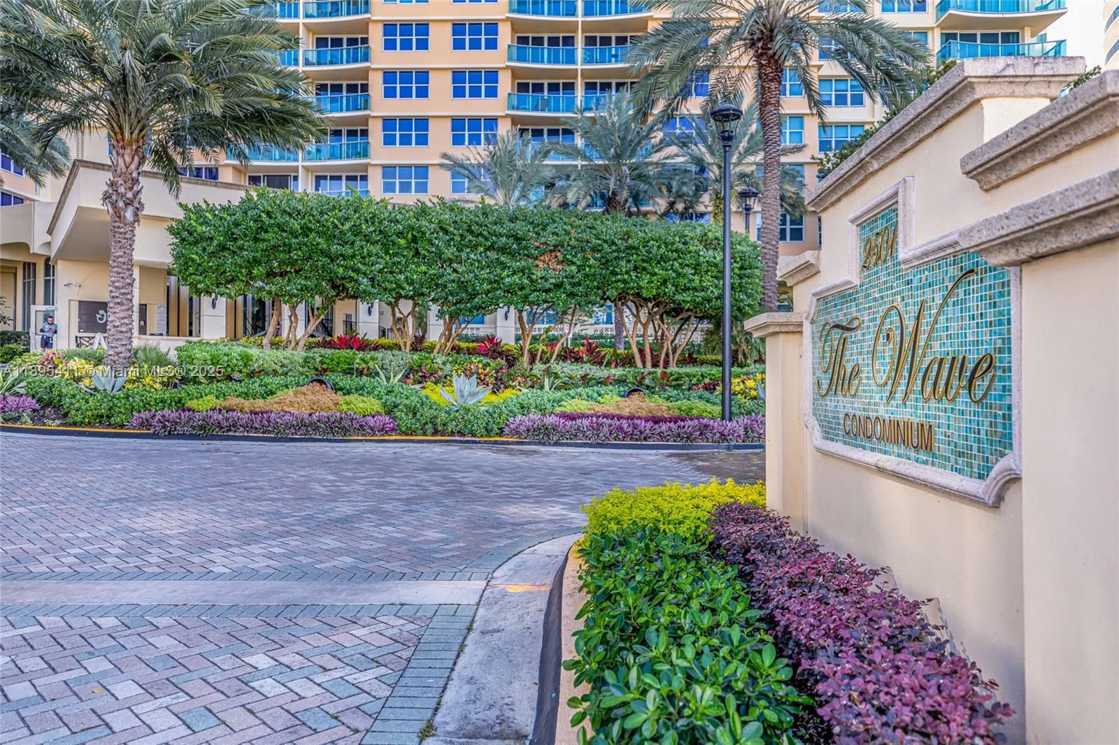 Real estate property located at 2501 Ocean Dr #439, Broward, Wave Condo, Hollywood, FL