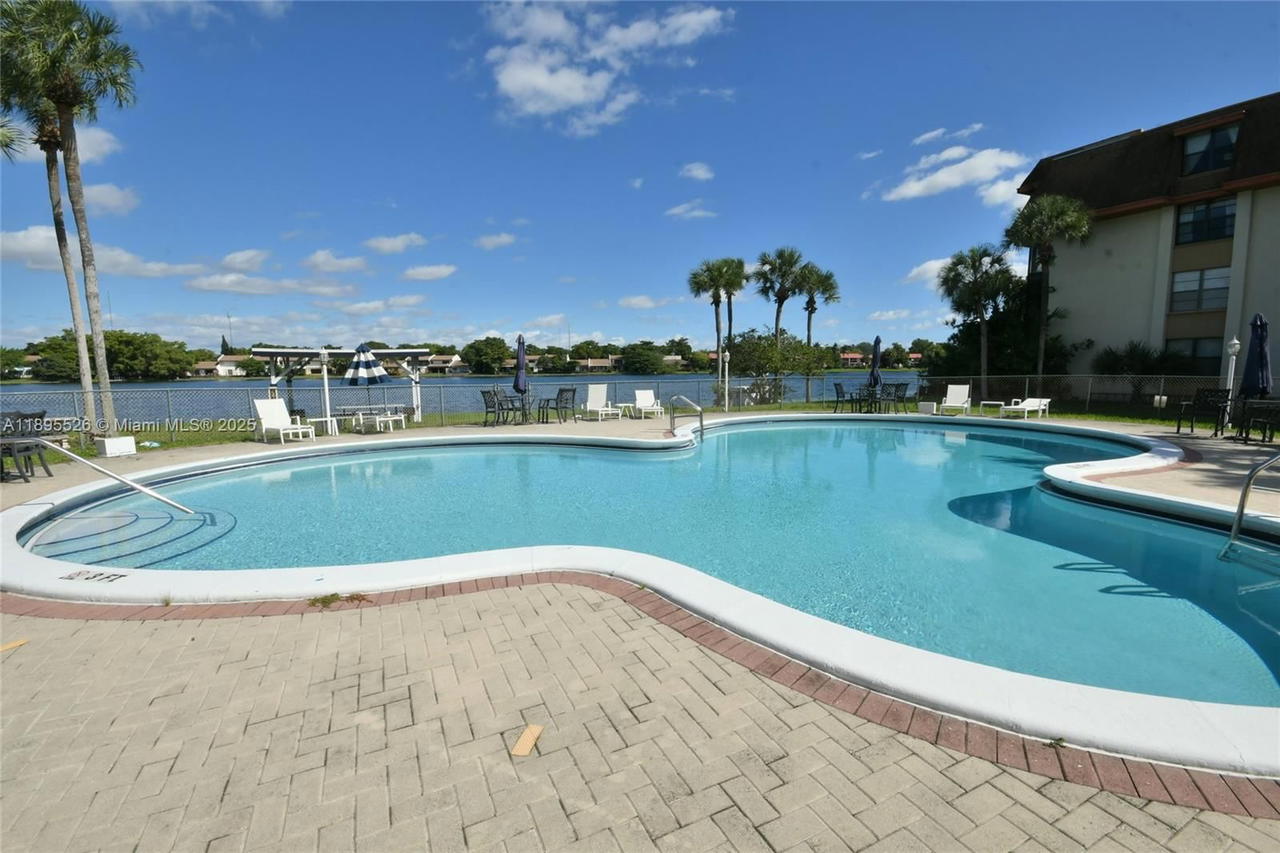 Real estate property located at 671 195th St #416-E, Miami-dade, Cedar Glenn Condo Apts Ea, Miami, FL