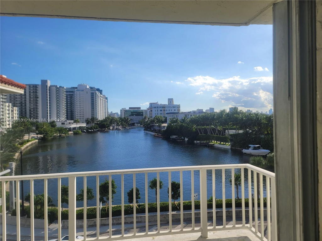 Real estate property located at 2600 Collins Ave #509, Miami-dade, Lake Beach Club Condo, Miami Beach, FL