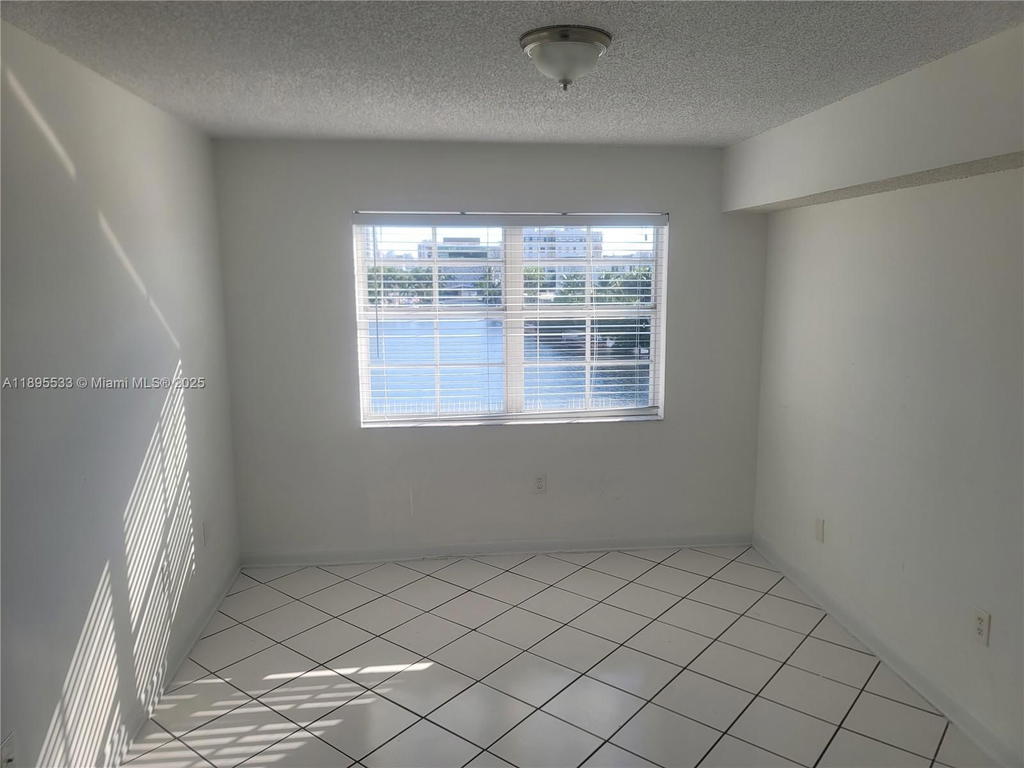 Real estate property located at 2600 Collins Ave #509, Miami-dade, Lake Beach Club Condo, Miami Beach, FL