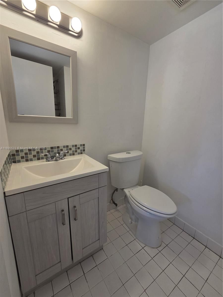 Real estate property located at 2600 Collins Ave #509, Miami-dade, Lake Beach Club Condo, Miami Beach, FL