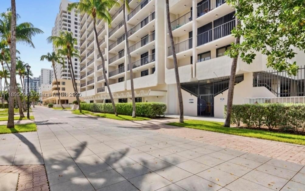 Real estate property located at 2625 Collins Ave #1507, Miami-dade, Oceanfront Plaza Condo, Miami Beach, FL