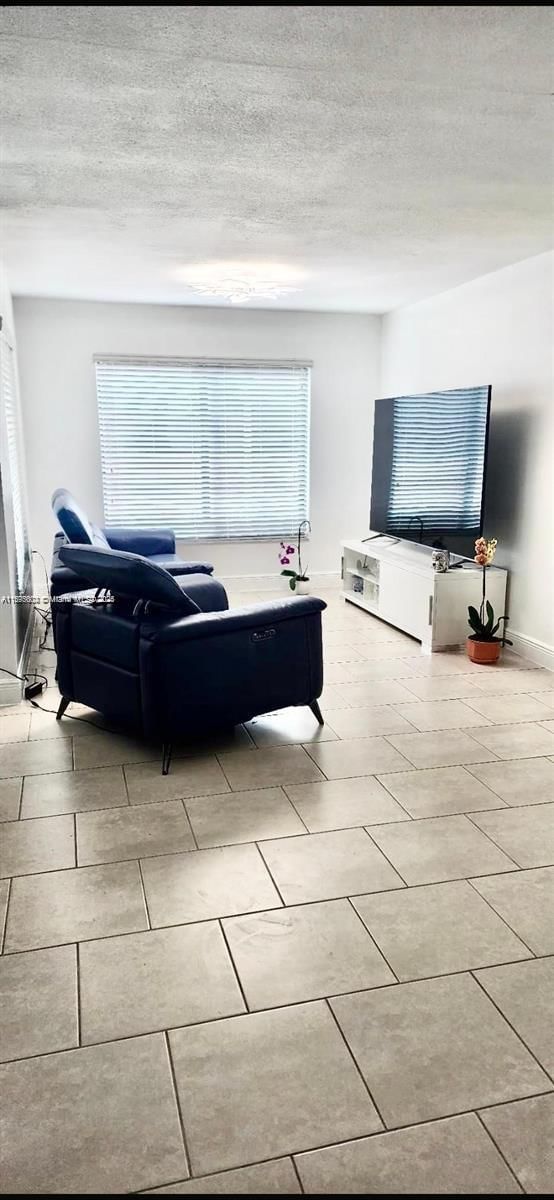 Real estate property located at 13208 10th Ln, Miami-dade, Tamiami Lakes Sec 5, Miami, FL