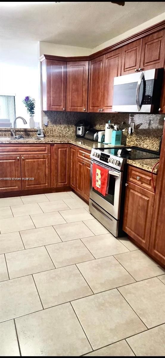 Real estate property located at 13208 10th Ln, Miami-dade, Tamiami Lakes Sec 5, Miami, FL