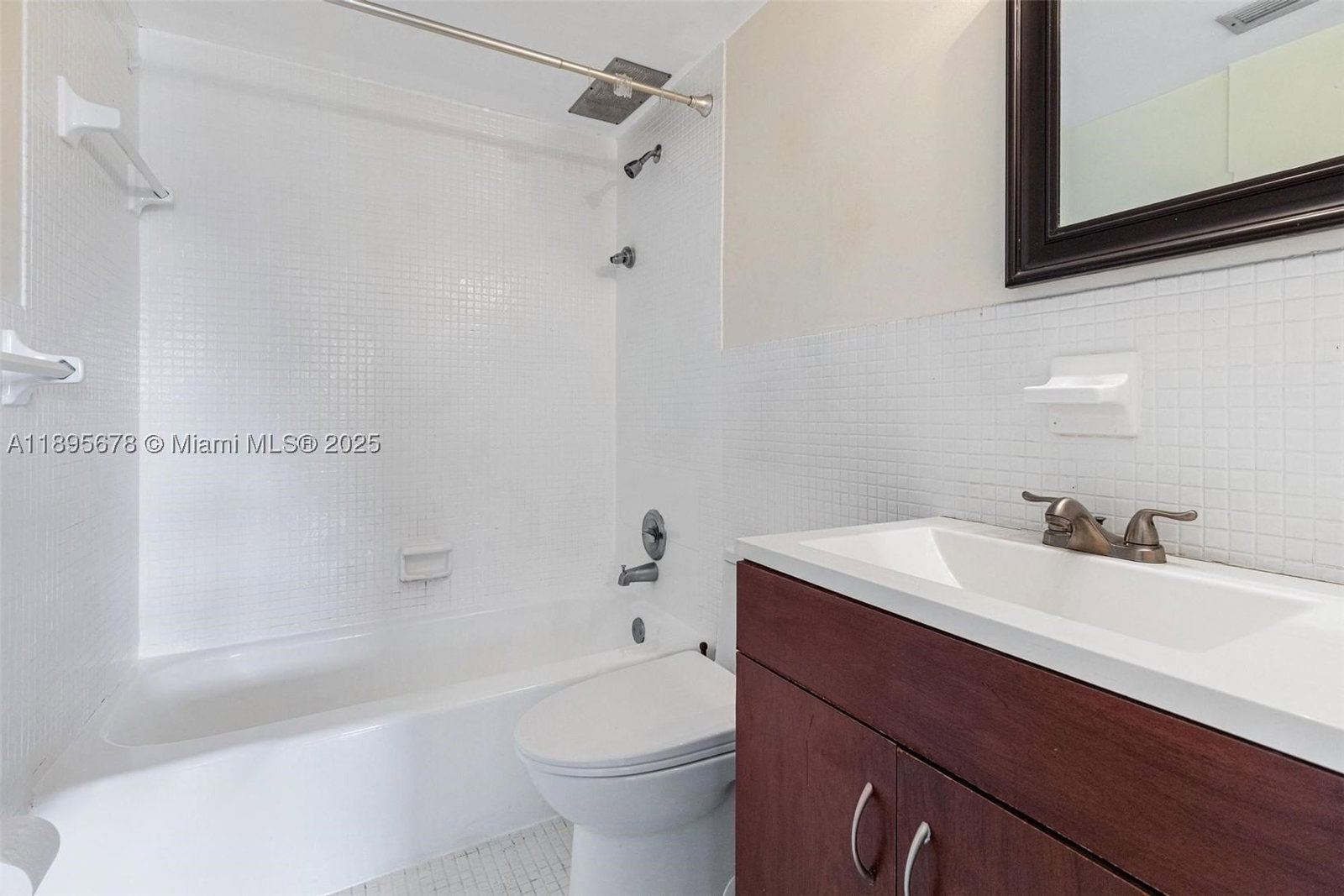 Real estate property located at 1701 Washington St #304, Broward, Princeton Condominium, Hollywood, FL