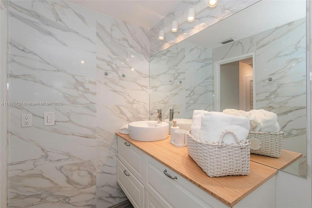 Real estate property located at 3 Island Ave #09E, Miami-dade, Belle Isle, Miami Beach, FL