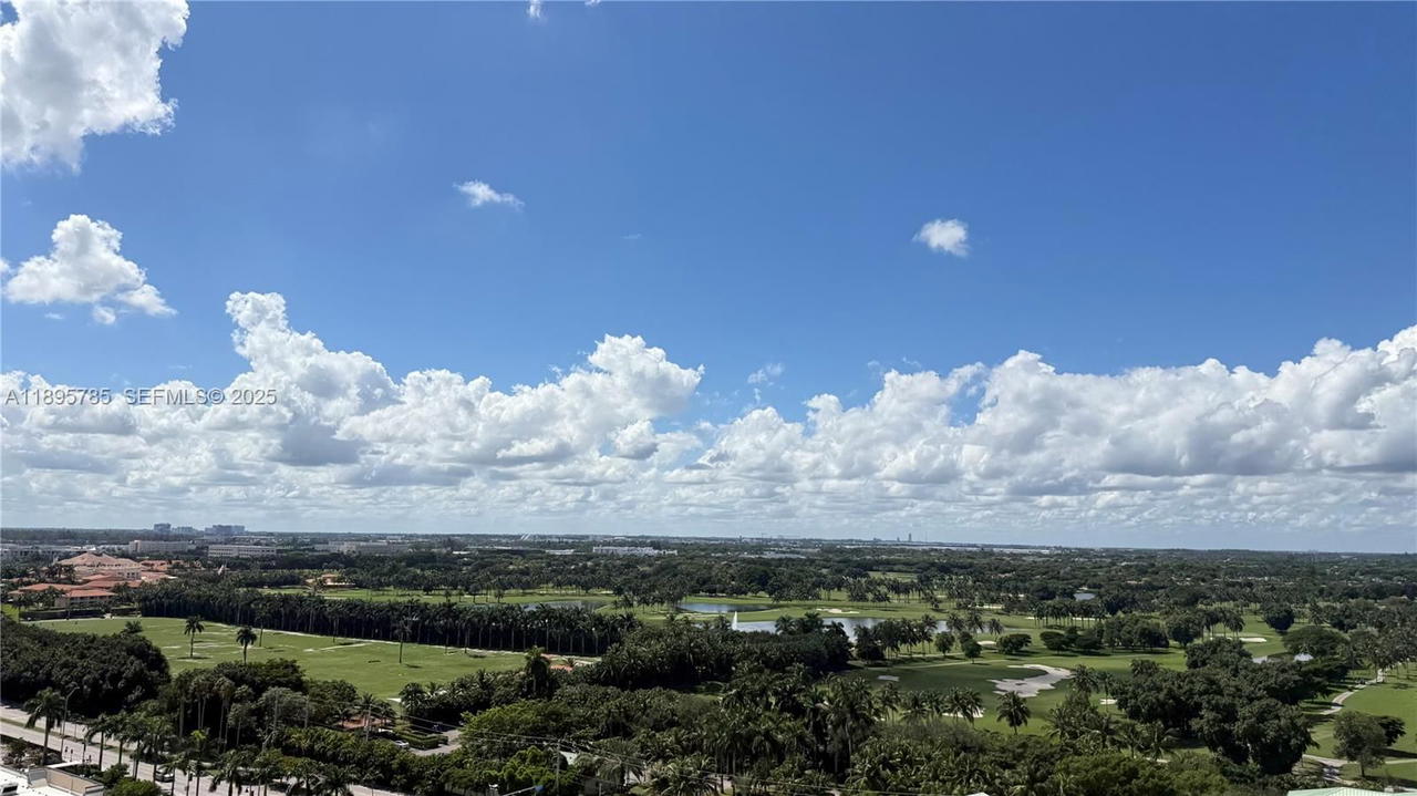 Real estate property located at 5300 Paseo Blvd #1510, Miami-dade, 5300 Paseo Condo, Doral, FL