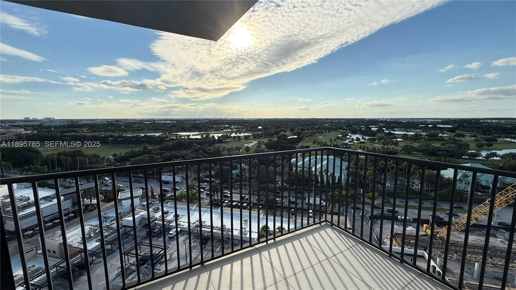 Real estate property located at 5300 Paseo Blvd #1510, Miami-dade, 5300 Paseo Condo, Doral, FL