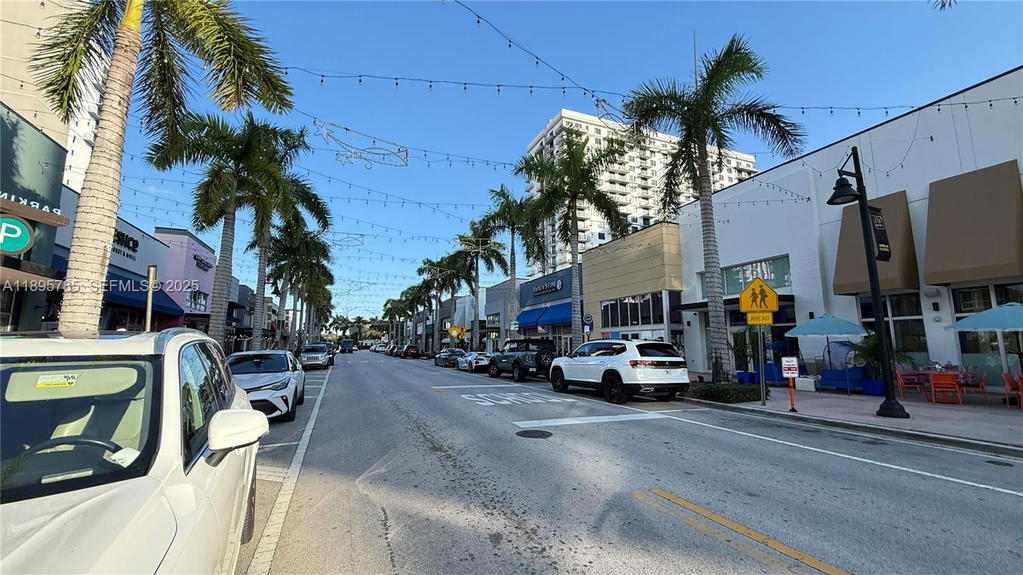 Real estate property located at 5300 Paseo Blvd #1510, Miami-dade, 5300 Paseo Condo, Doral, FL