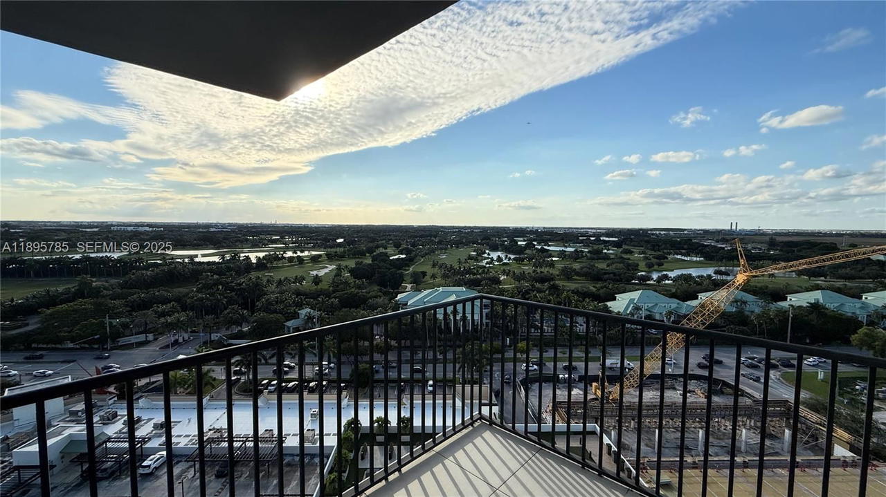 Real estate property located at 5300 Paseo Blvd #1510, Miami-dade, 5300 Paseo Condo, Doral, FL
