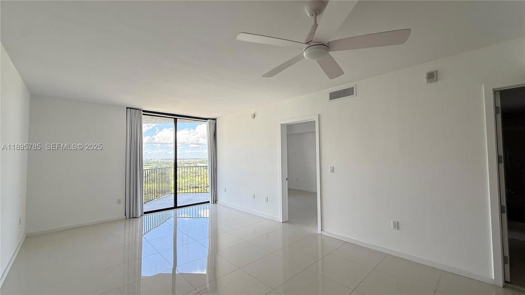 Real estate property located at 5300 Paseo Blvd #1510, Miami-dade, 5300 Paseo Condo, Doral, FL