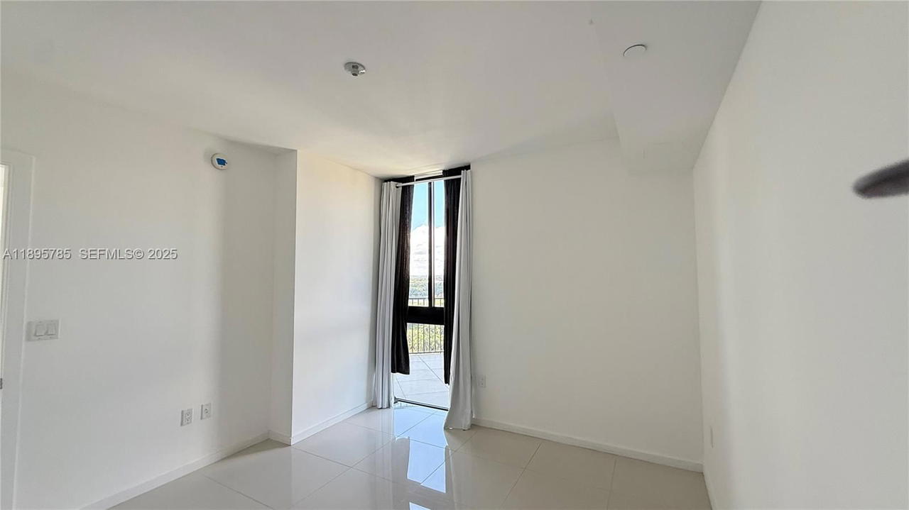 Real estate property located at 5300 Paseo Blvd #1510, Miami-dade, 5300 Paseo Condo, Doral, FL