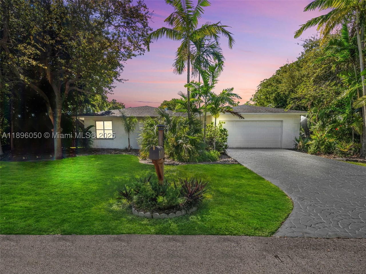 Real estate property located at 8520 179th St, Miami-dade, Pinewood Ests 3rd Addn, Palmetto Bay, FL