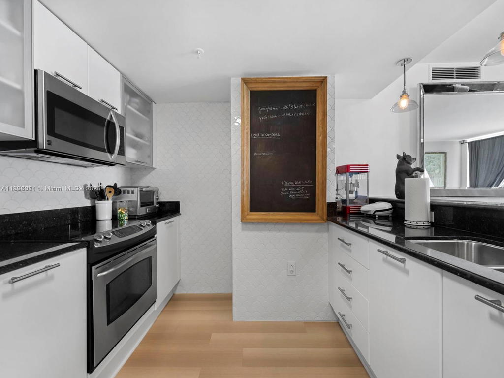 Real estate property located at 1800 Bayshore Dr #1505, Miami-dade, 1800 Club Condo, Miami, FL
