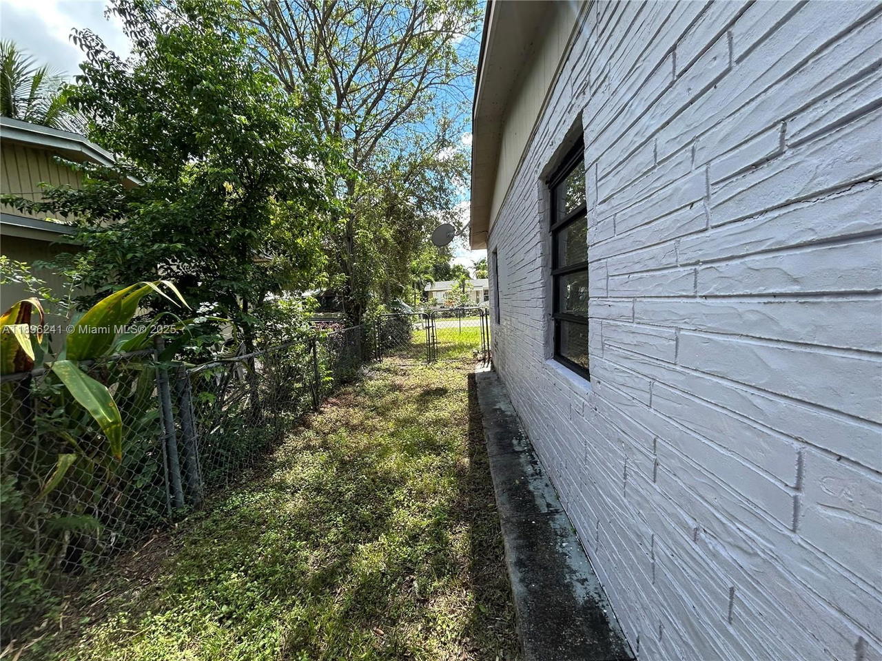 Real estate property located at 6121 Madison St, Broward, Breeze Haven, Hollywood, FL