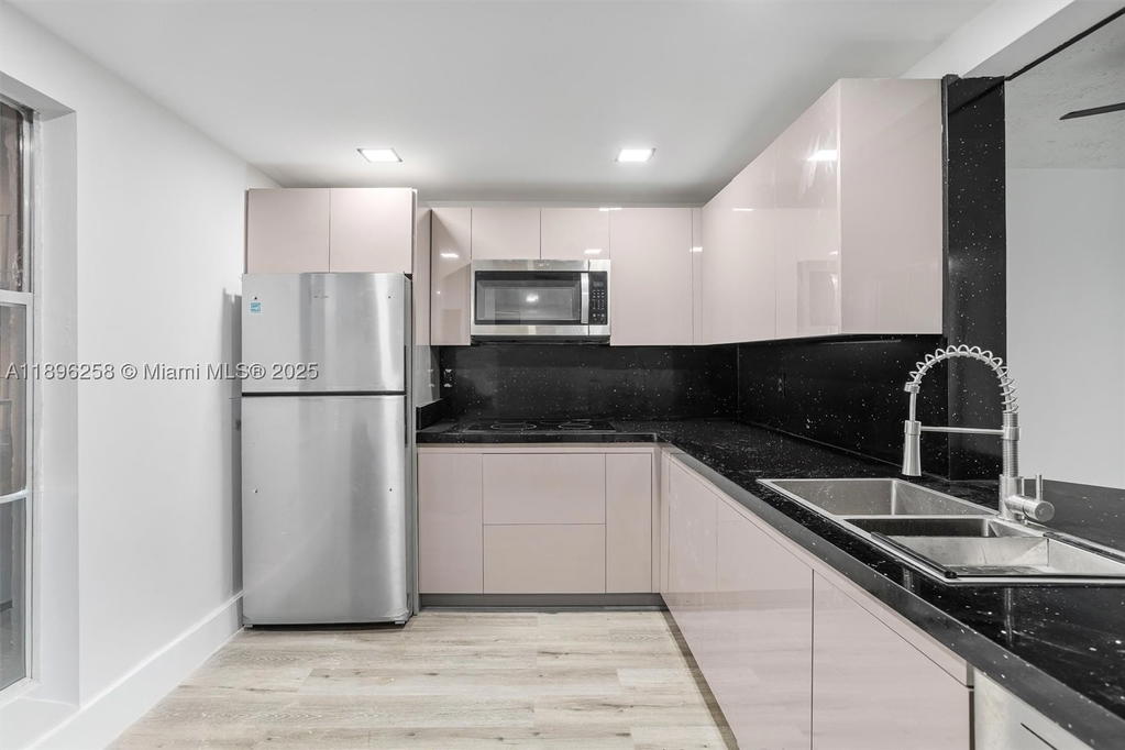Real estate property located at 2861 Somerset Dr #203, Broward, Somerset No Six Condo, Lauderdale Lakes, FL