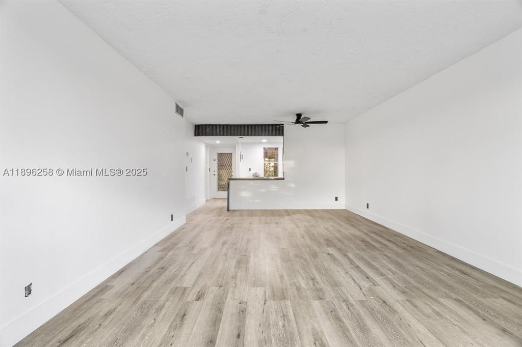 Real estate property located at 2861 Somerset Dr #203, Broward, Somerset No Six Condo, Lauderdale Lakes, FL