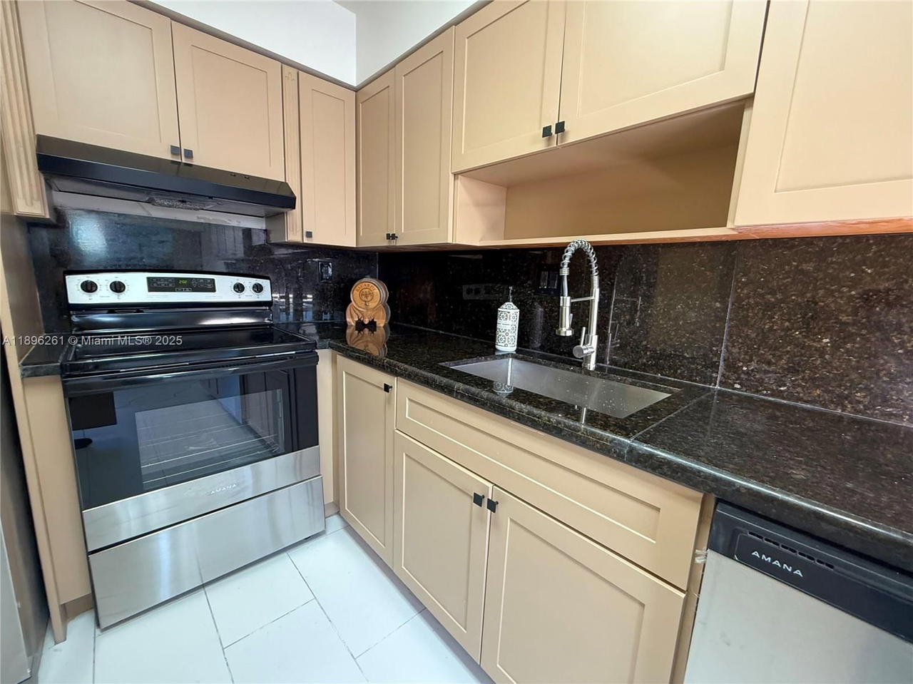 Real estate property located at 5900 127th Ave #3406, Miami-dade, Miller Gardens Condo, Miami, FL