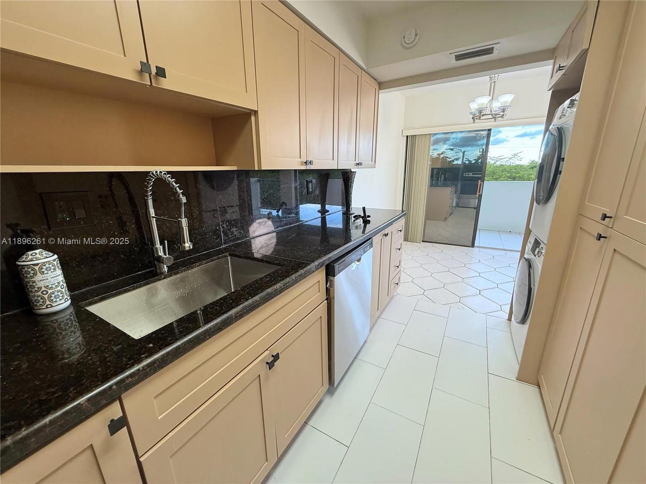 Real estate property located at 5900 127th Ave #3406, Miami-dade, Miller Gardens Condo, Miami, FL