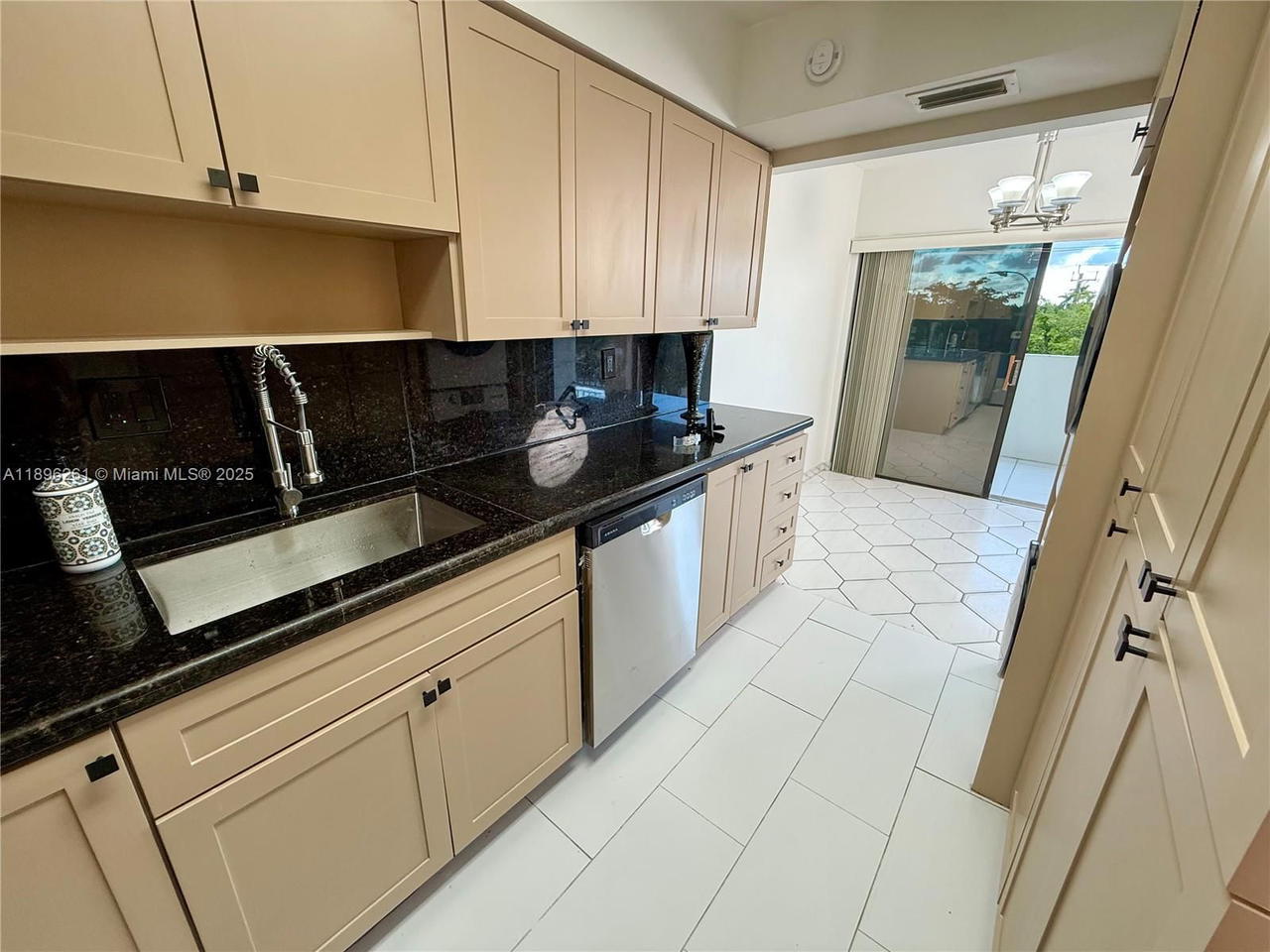 Real estate property located at 5900 127th Ave #3406, Miami-dade, Miller Gardens Condo, Miami, FL