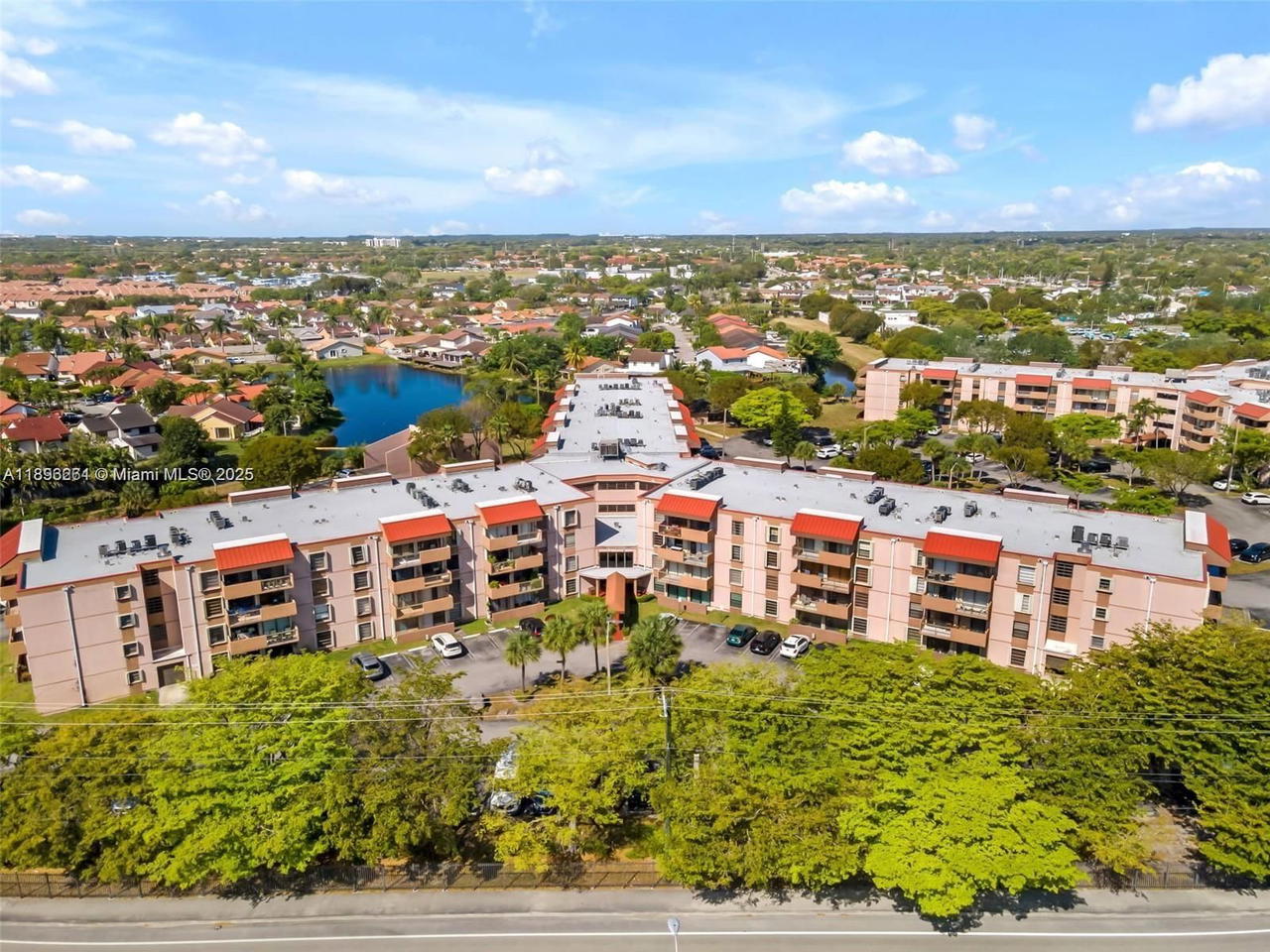 Real estate property located at 5900 127th Ave #3406, Miami-dade, Miller Gardens Condo, Miami, FL