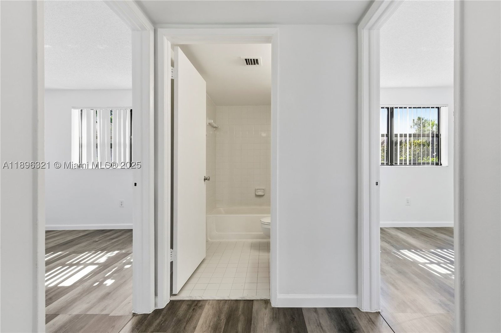 Real estate property located at 9877 Nob Hill Ct #9877, Broward, Villas De Venezia Condo, Sunrise, FL