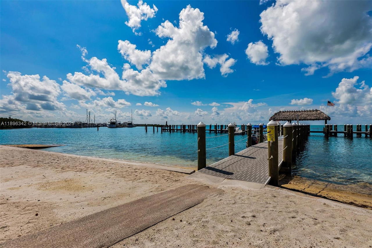 Real estate property located at 87200 Overseas Hwy H4, Monroe, Executive Bay Club, Islamorada, FL