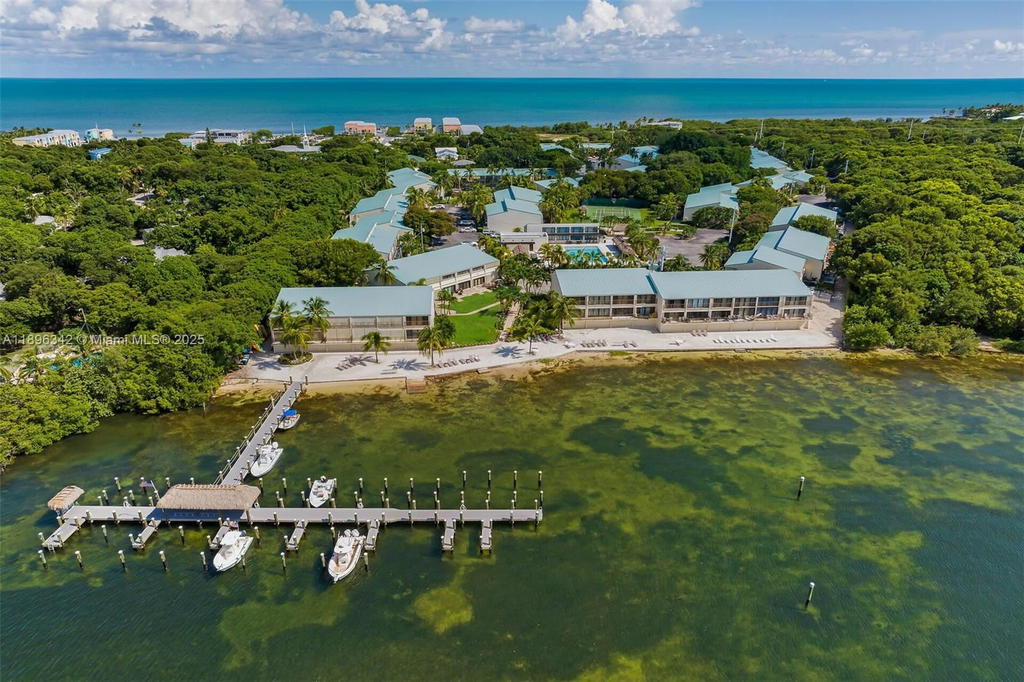 Real estate property located at 87200 Overseas Hwy H4, Monroe, Executive Bay Club, Islamorada, FL