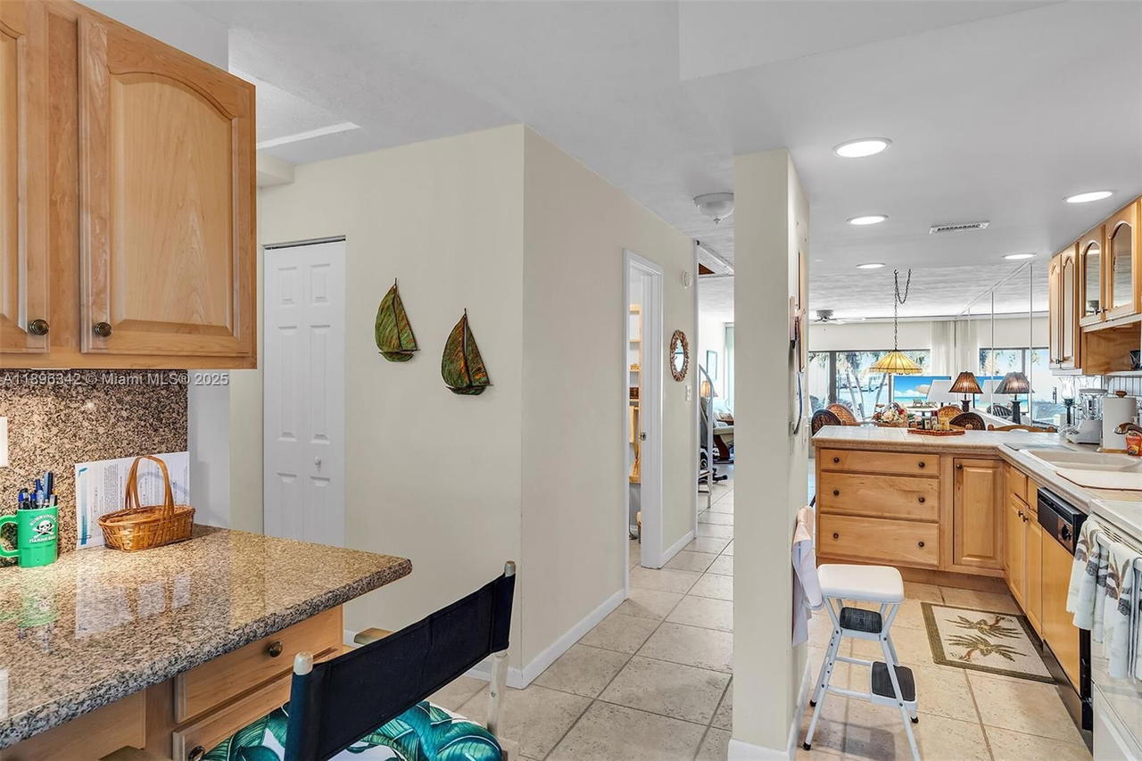 Real estate property located at 87200 Overseas Hwy H4, Monroe, Executive Bay Club, Islamorada, FL