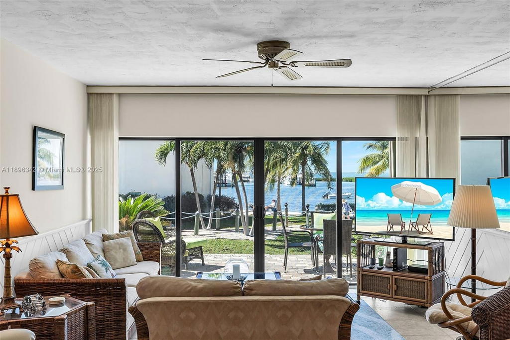 Real estate property located at 87200 Overseas Hwy H4, Monroe, Executive Bay Club, Islamorada, FL