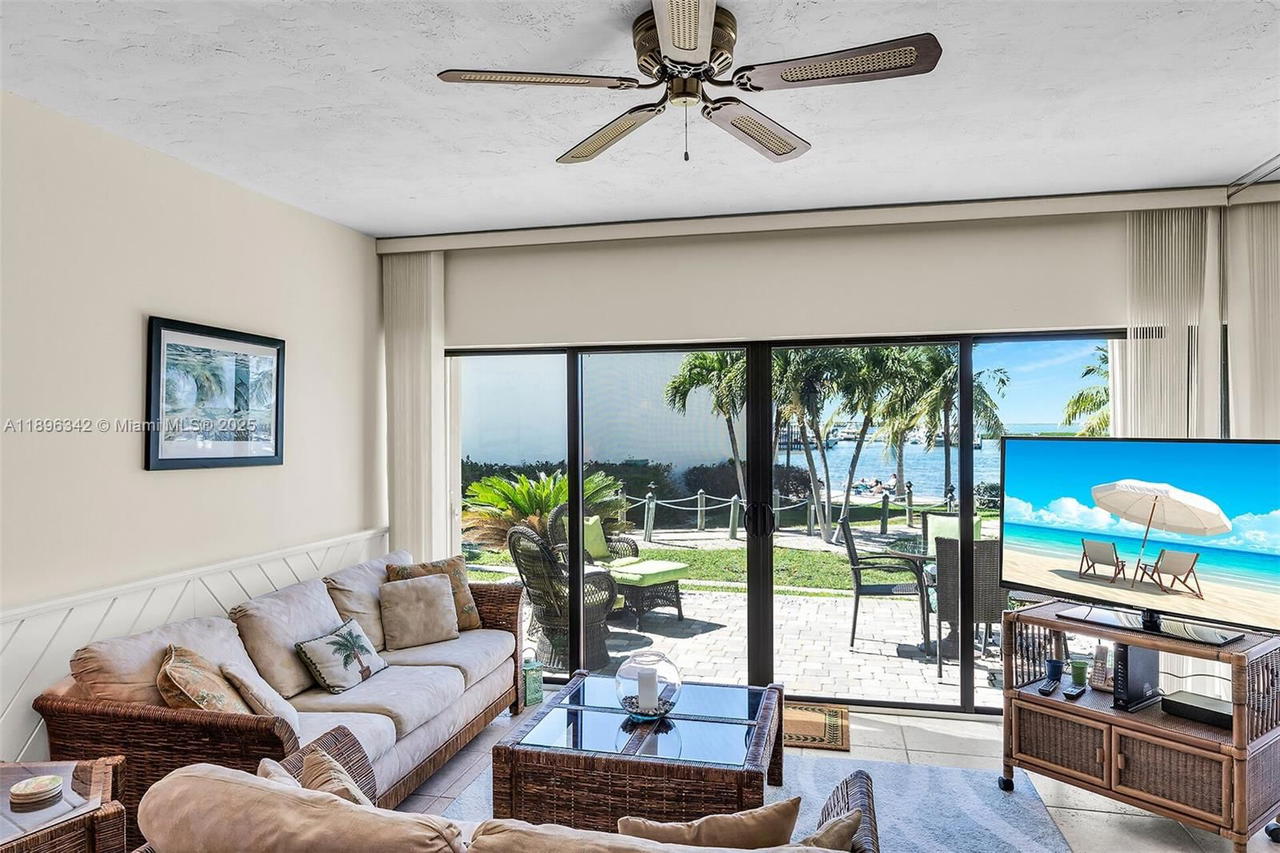Real estate property located at 87200 Overseas Hwy H4, Monroe, Executive Bay Club, Islamorada, FL