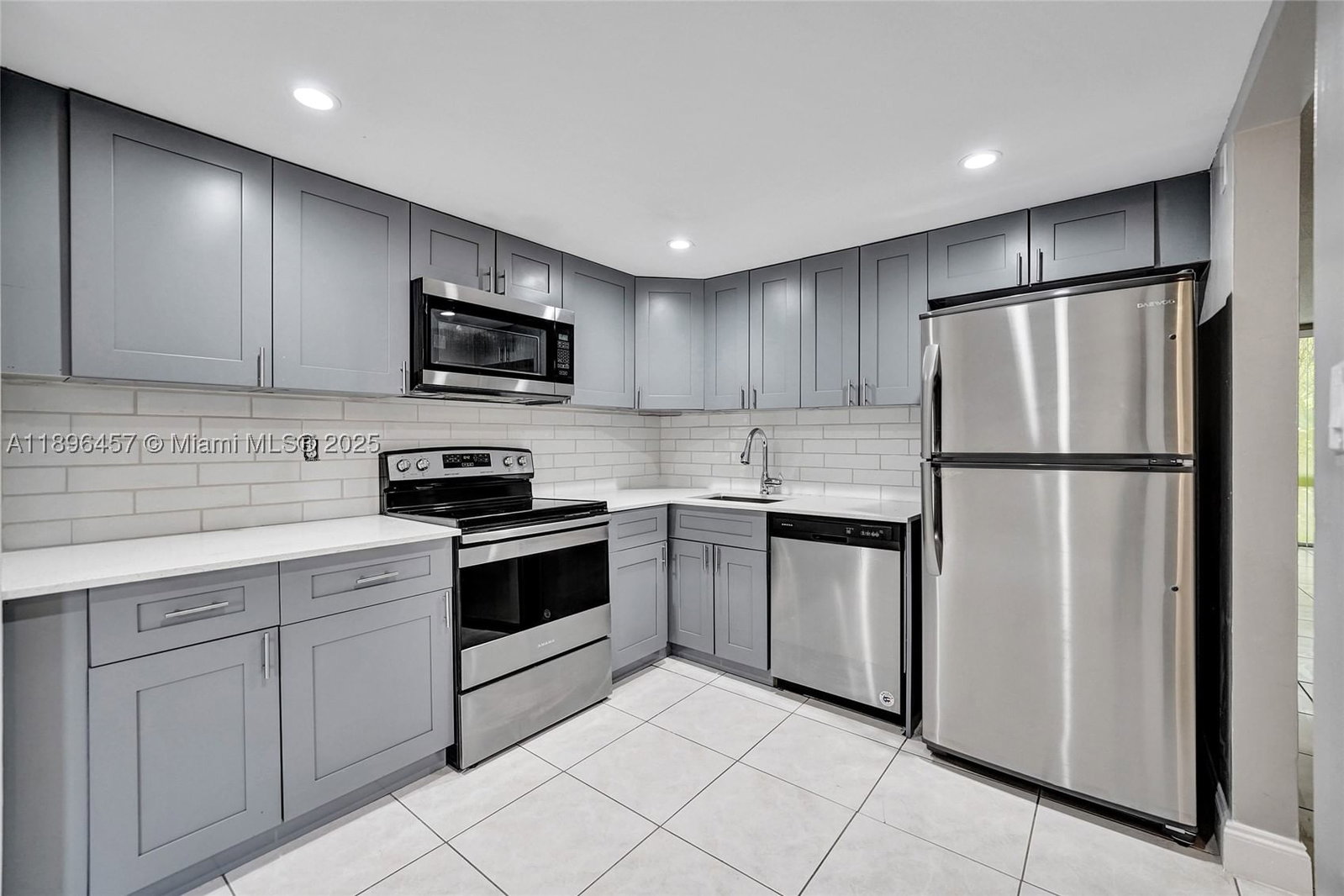 Real estate property located at 8401 Sample Rd #20, Broward, Lafayette Condo, Coral Springs, FL