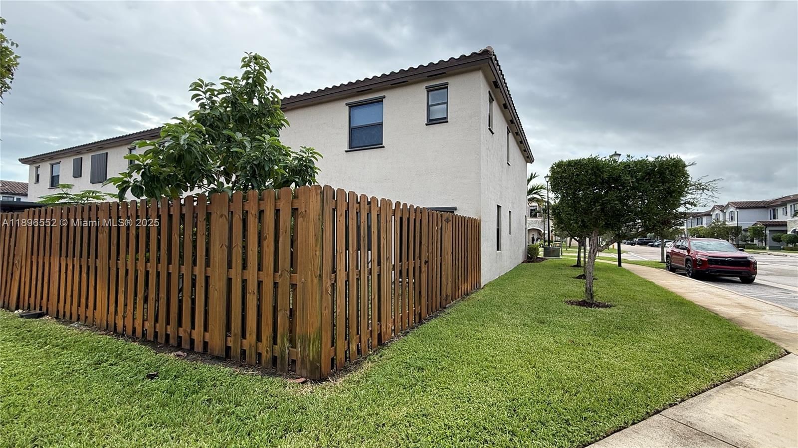 Real estate property located at 11381 248th Ln, Miami-dade, Coco Palm Villas, Homestead, FL