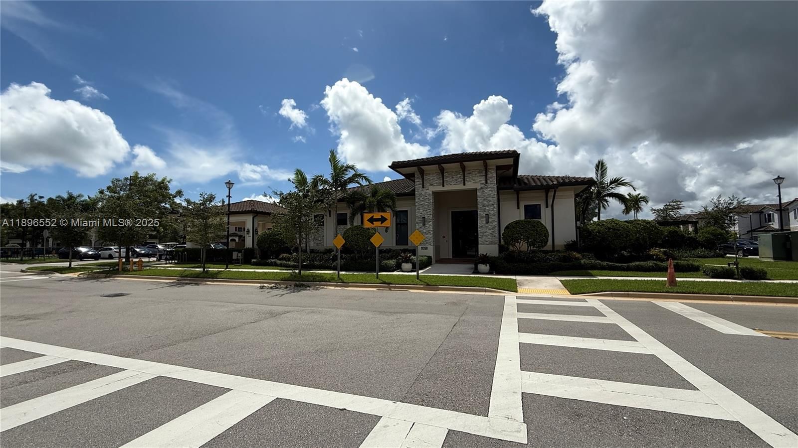 Real estate property located at 11381 248th Ln, Miami-dade, Coco Palm Villas, Homestead, FL
