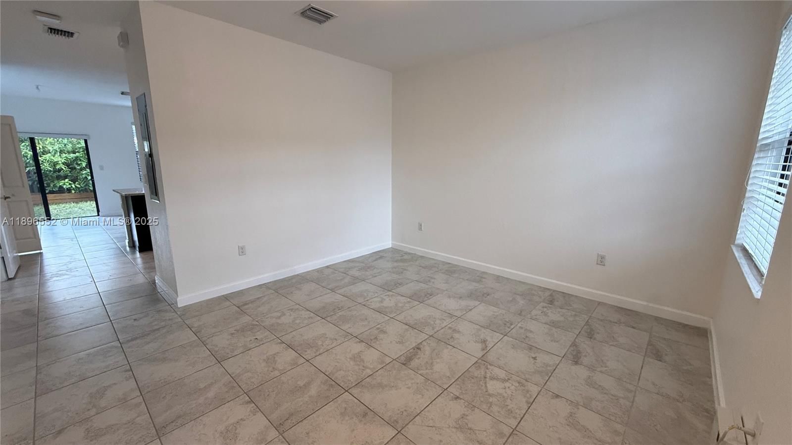Real estate property located at 11381 248th Ln, Miami-dade, Coco Palm Villas, Homestead, FL