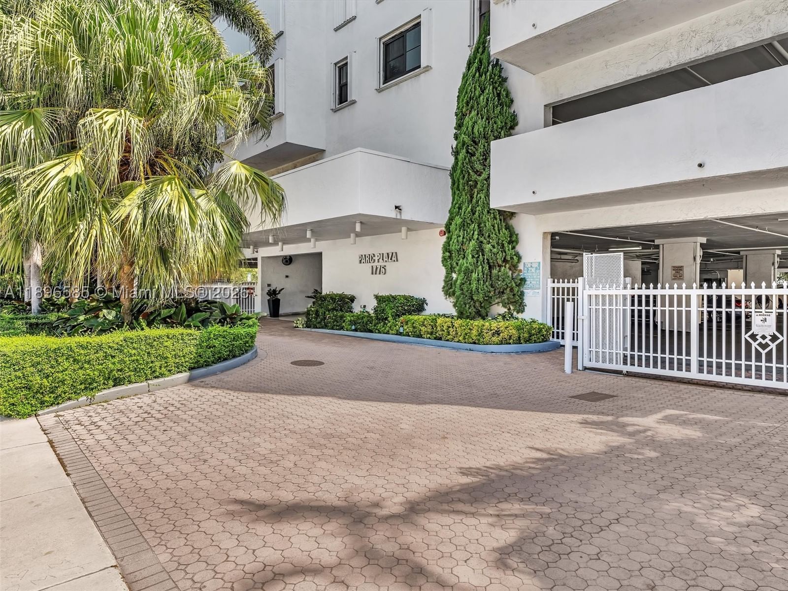 Real estate property located at 1775 Washington Ave #8B, Miami-dade, Parc Plaza Condo, Miami Beach, FL