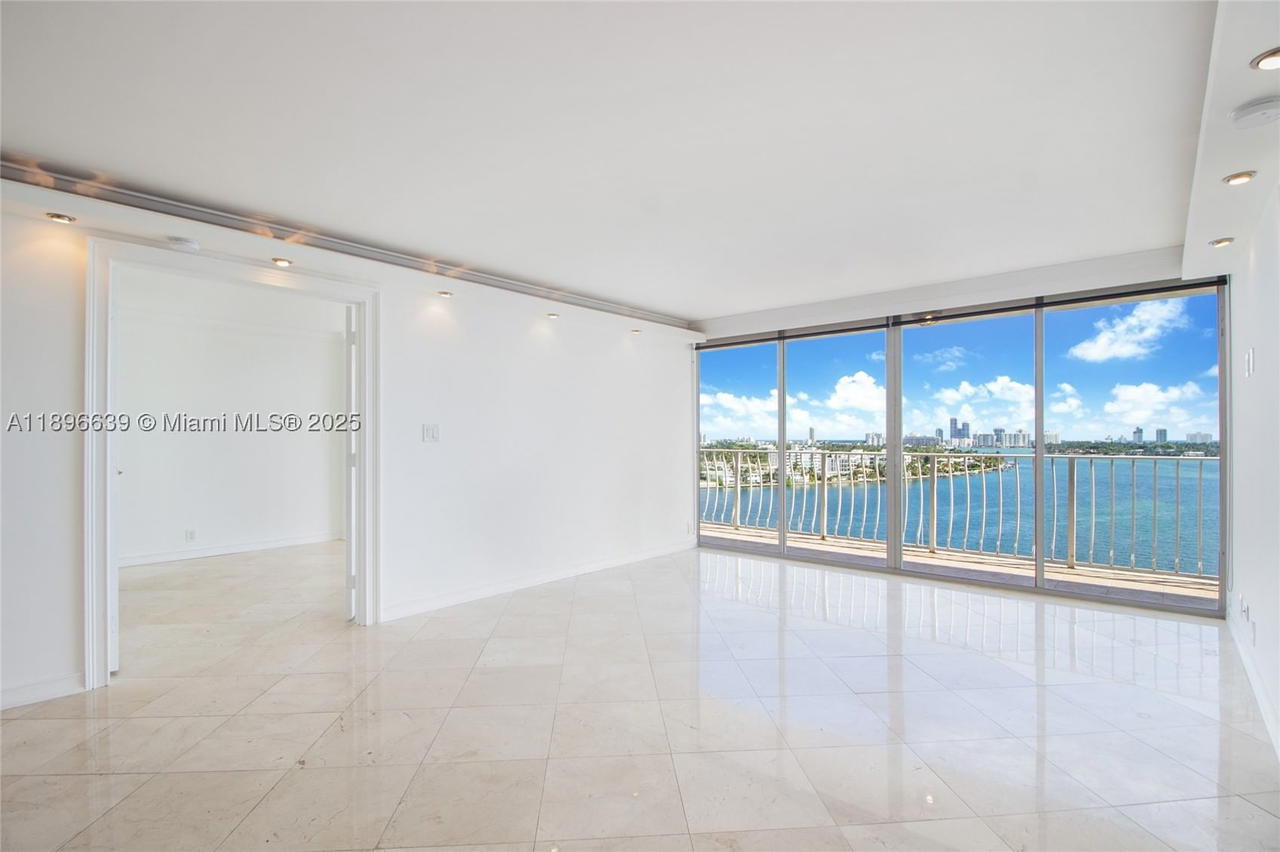 Real estate property located at 7601 Treasure Dr #1219, Miami-dade, The Grandview Palace Cond, North Bay Village, FL