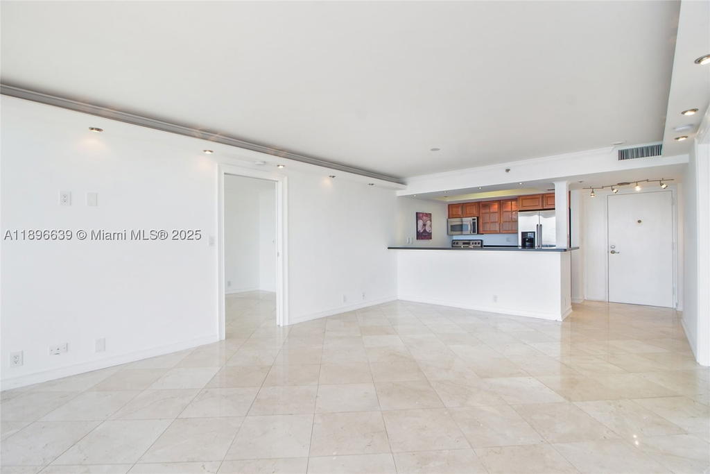 Real estate property located at 7601 Treasure Dr #1219, Miami-dade, The Grandview Palace Cond, North Bay Village, FL