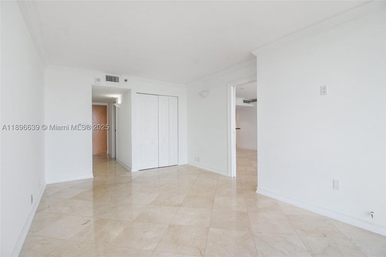 Real estate property located at 7601 Treasure Dr #1219, Miami-dade, The Grandview Palace Cond, North Bay Village, FL