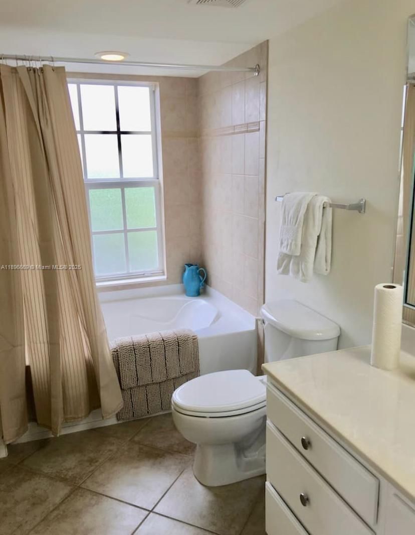 Real estate property located at 4122 Residence dr #120, Lee, The Residence, Fort Myers, FL
