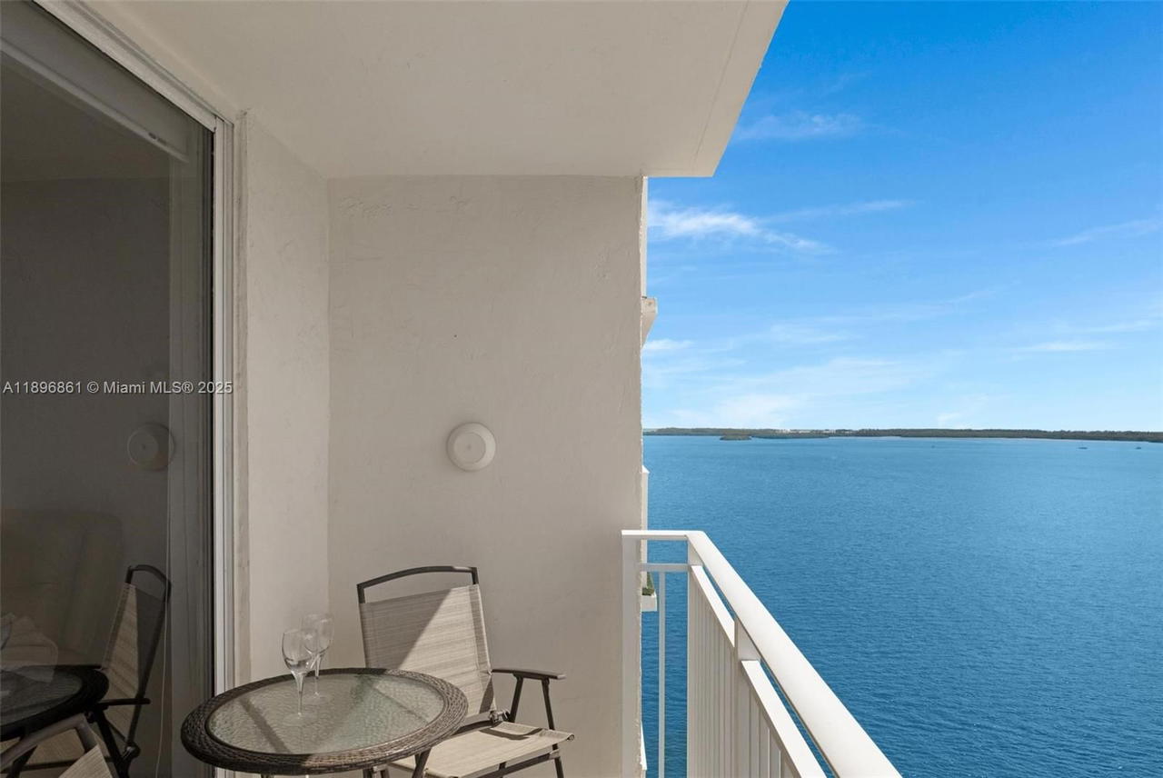 Real estate property located at 770 Claughton Island Dr #1712, Miami-dade, Isola Condo, Miami, FL