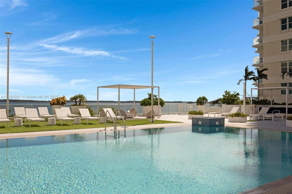Real estate property located at 770 Claughton Island Dr #1712, Miami-dade, Isola Condo, Miami, FL