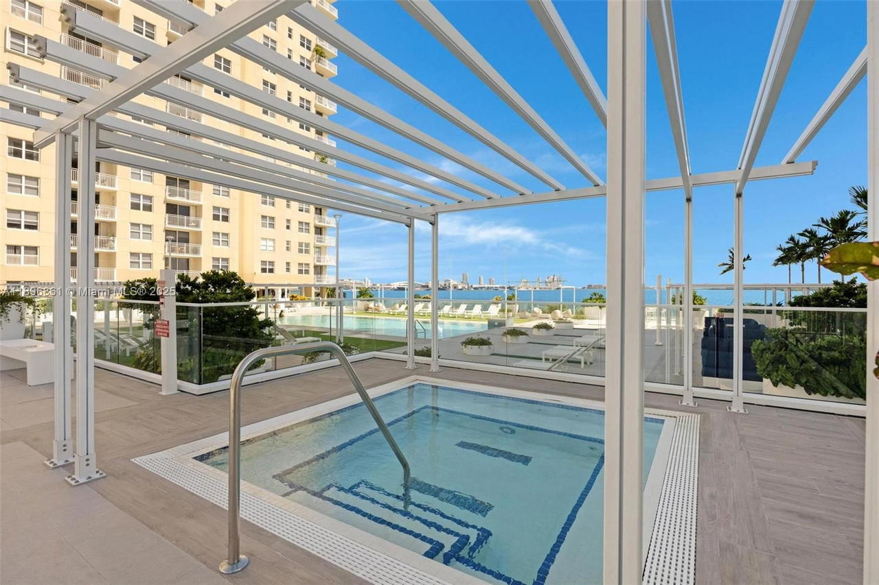 Real estate property located at 770 Claughton Island Dr #1712, Miami-dade, Isola Condo, Miami, FL
