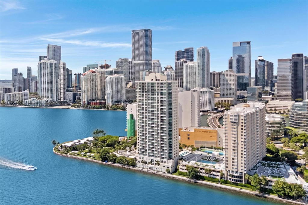 Real estate property located at 770 Claughton Island Dr #1712, Miami-dade, Isola Condo, Miami, FL
