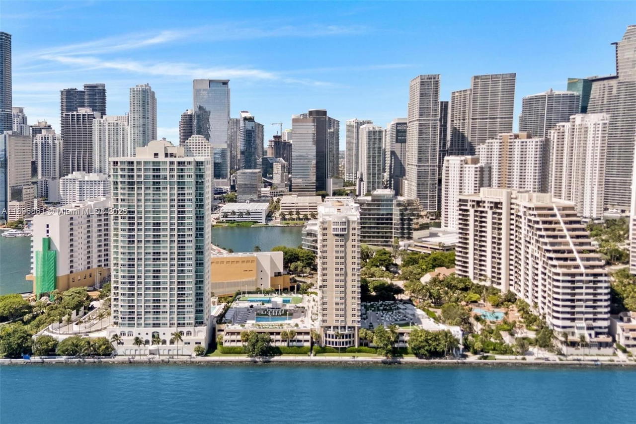 Real estate property located at 770 Claughton Island Dr #1712, Miami-dade, Isola Condo, Miami, FL