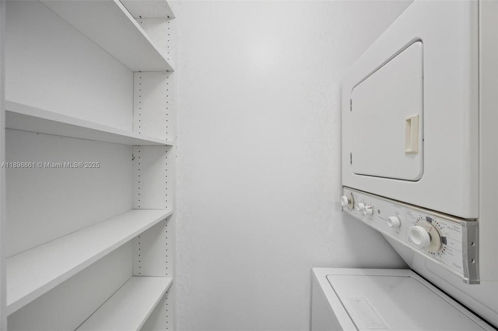 Real estate property located at 770 Claughton Island Dr #1712, Miami-dade, Isola Condo, Miami, FL