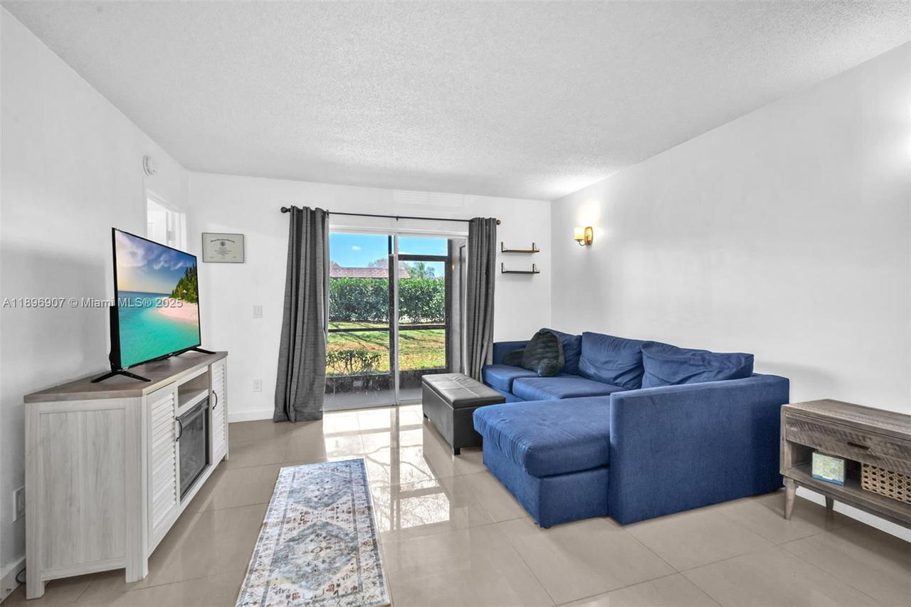 Real estate property located at 10457 8th St #105, Broward, Bella Grand Condo, Pembroke Pines, FL