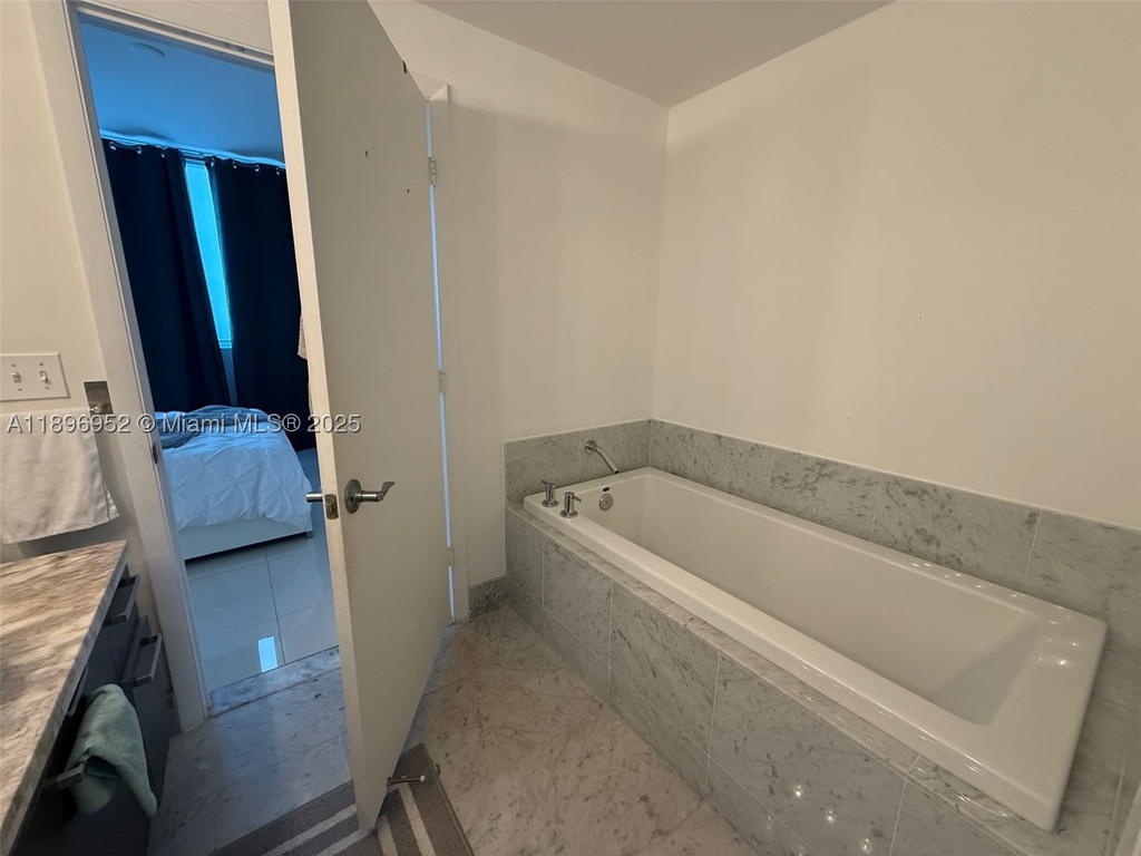 Real estate property located at 244 Biscayne Blvd #3708, Miami-dade, Vizcayne North Condo, Miami, FL