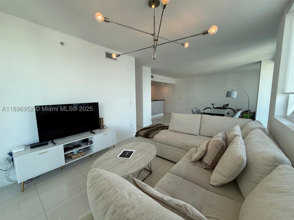 Real estate property located at 244 Biscayne Blvd #3708, Miami-dade, Vizcayne North Condo, Miami, FL