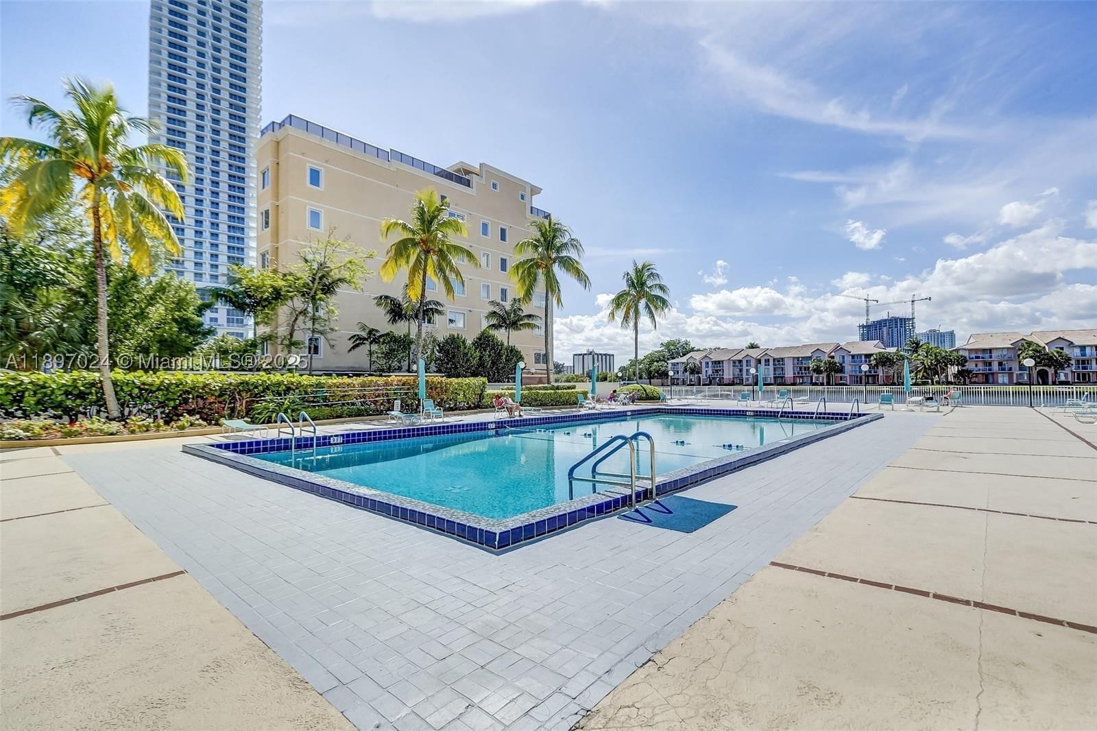 Real estate property located at 3800 Ocean Dr #604, Broward, Hallmark Of Hollywood Con, Hollywood, FL